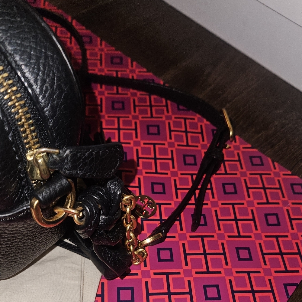 Tory Burch McGraw Pebbled Leather Crossbody - Picture 11 of 11